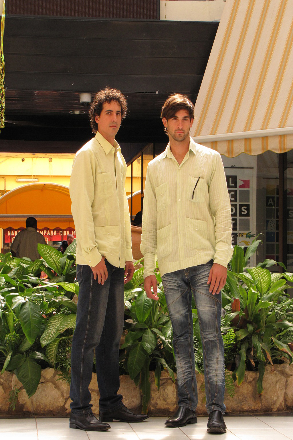 Confección de guayabera masculina