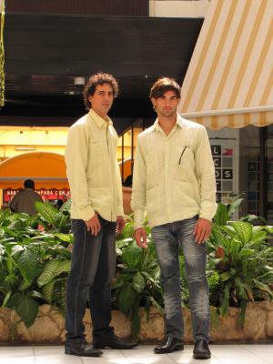 Confección de guayabera masculina