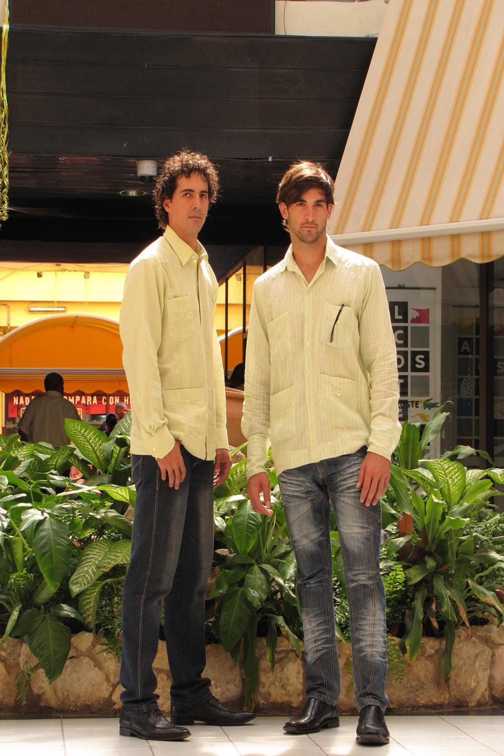 Confección de guayabera masculina